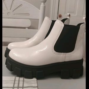 NWT Sam Edelman Circus Chelsea Darielle Booties